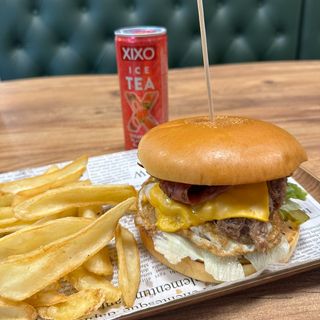 Дон Бургер с пържени картофи с Дон сос + студен чай кен (330мл)