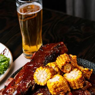 Ребро мраморного бычка под соусом BBQ