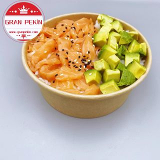 Poke nº2 de salmón, aguacate y sésamo