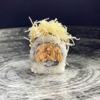 62. Uramaki Tempura Langostino Con Aguacate Y Salsa Teriyaki (8 Pzs.)