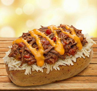 Carne Louca com Molho de Cheddar