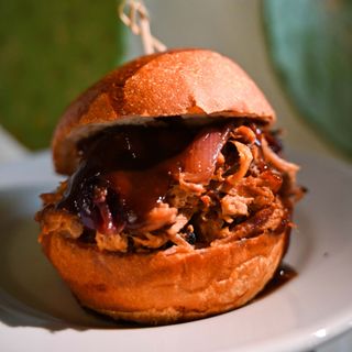 Pulled pork burger