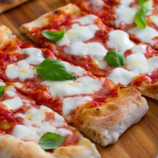 Pinsa pomodoro e mozzarella