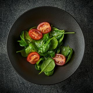 Шпинат з томатами чері  (100г)