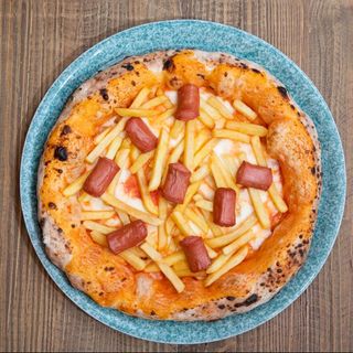 Pizza Würstel E Patatine (30 x 30 Cm.)