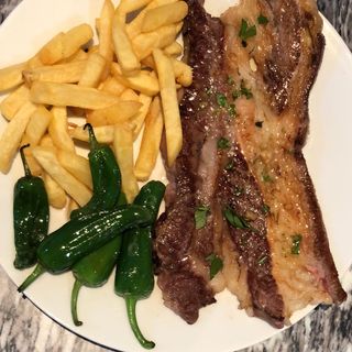 Menu (1)Ensalada mixta (2) churrasco 