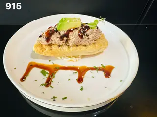 915. Tonno cotto bruschetta