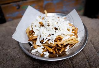 Домашни пържени картофки със сирене