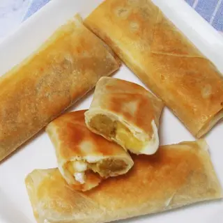 A3. Rollo De Queso (4 Uds.) 奶酪卷