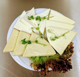 ქართული ყველის ასორტი