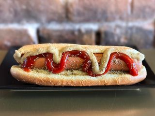 Обикновен Хот Дог (200g)