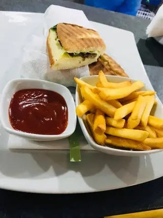 Sendvič sa šunkom 240 gr