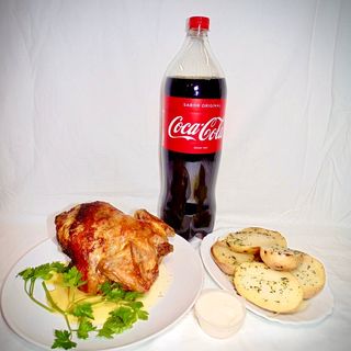 Lote pollo a last (Pollo asado) con patatas + bebida (2 lt.)