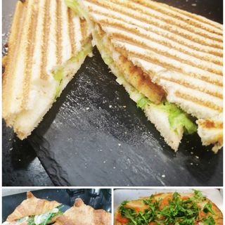 Maxi toast con pollo panato