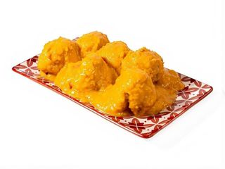 Albóndigas en salsa de almendras (calentar para ser consumidas)