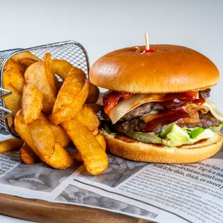 BBQ Bacon burger sa začinskim krompirom 400 gr