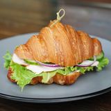 Круассан с курицей
