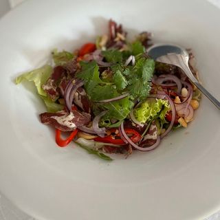 Салат з в'яленою телятиною та кінзою (180г)