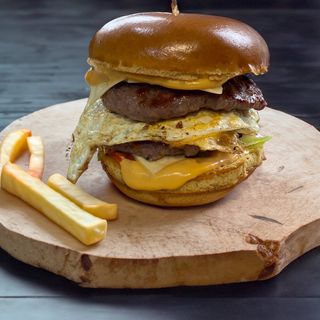 Бургер двоен телешки(Блек ангъс) 