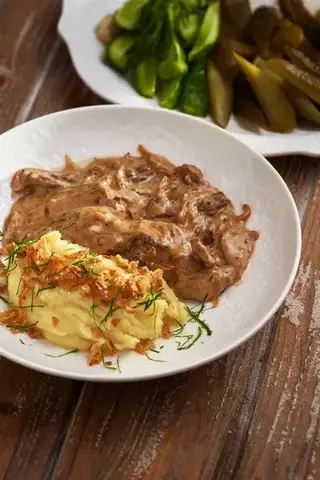 Бефстроганов с картофельным пюре (350 гр.)