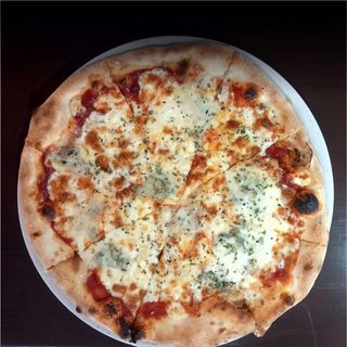 Pizza 4 Quesos (30 Cm. A 33 Cm.)