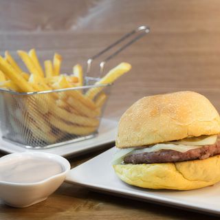Bonoburguer + Patatas Alioli