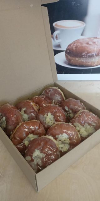 Pączki niespodzianka z nadzieniem kremowym