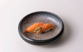 52. Nigiri salmone