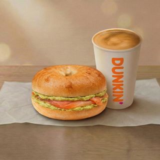 ბეიგელი ავოკადოთი და ორაგულით კომბო