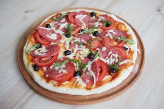 Піца Салямка (500г)