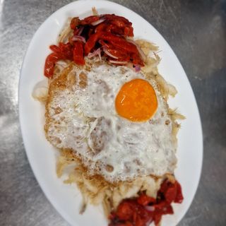 Gamba cristal con pimiento y huevo