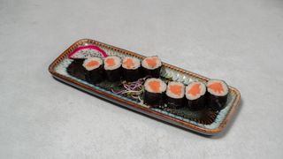 Hosomaki z surowym łososiem