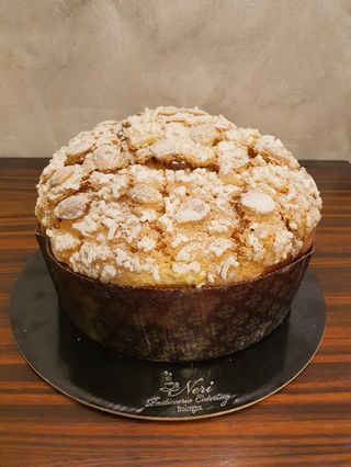 Il nostro panettone da 1 kg con cubetti di arancia e uvetta