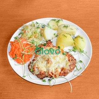 Schab z sosem bolońskim i serem