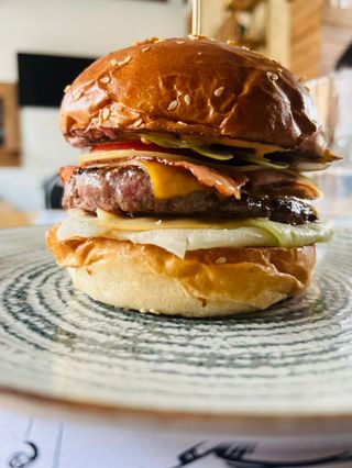 Triplu cheese burger