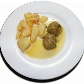 Albóndigas De Merluza En Salsa De Ortiguillas (1/2 Ración)