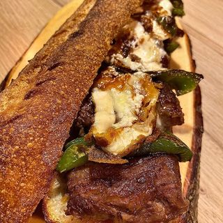 Bocadillo de lagarto ibérico con patatas 