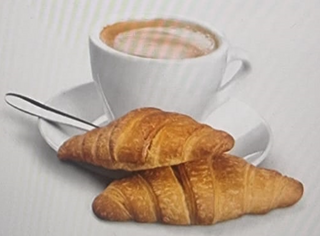 Café Americano Y Croissant Artesanal