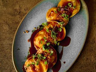 Grande sorrentino de costilla con salsa ragú barbacoa 