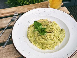 Паста з куркою та песто (270г)