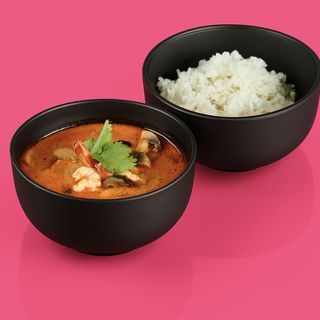 Суп Том Ям з морепродуктами і паровим рисом (200/100 г)