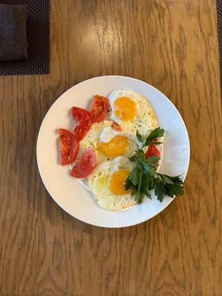 Яичница с помидорами