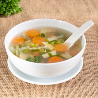 Zuppa chiara di verdure