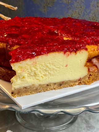 კლასიკური გამომცხვარი ჩიზქეიქი მალინით