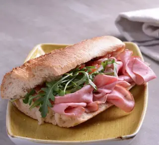 Menú bocadillo de mortadela