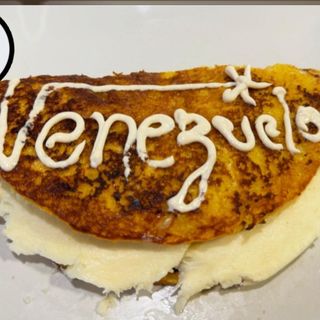 cachapa de  queso de mano y mantequilla