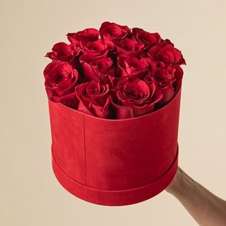 caja redonda terciopelo rosas rojas 