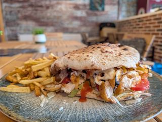 Sandwich cu pui crispy