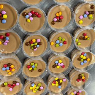 Mousse de M&M con cacahuetes