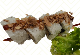 39. Uramaki tempura con cipolla fritta